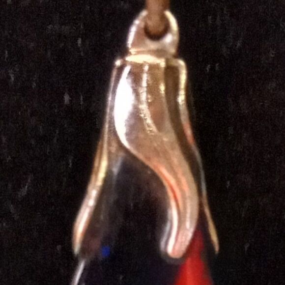 Abstract Red, White and Blue Glass Pendant & Silver Metal chain - Picture 2 of 9